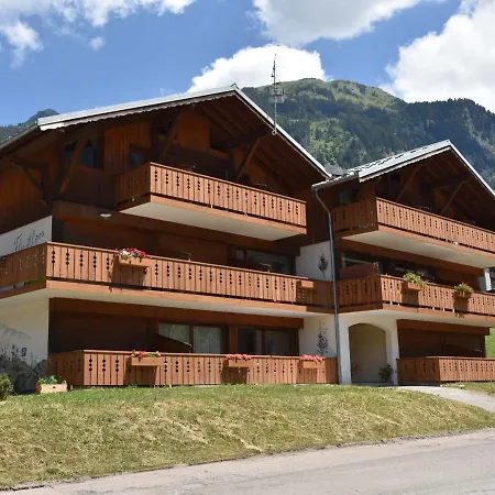 3p Pmr Avec Terrasse Sud Et Parking, Proche Commerces Et Telecabine - Fr-1-464-80 *